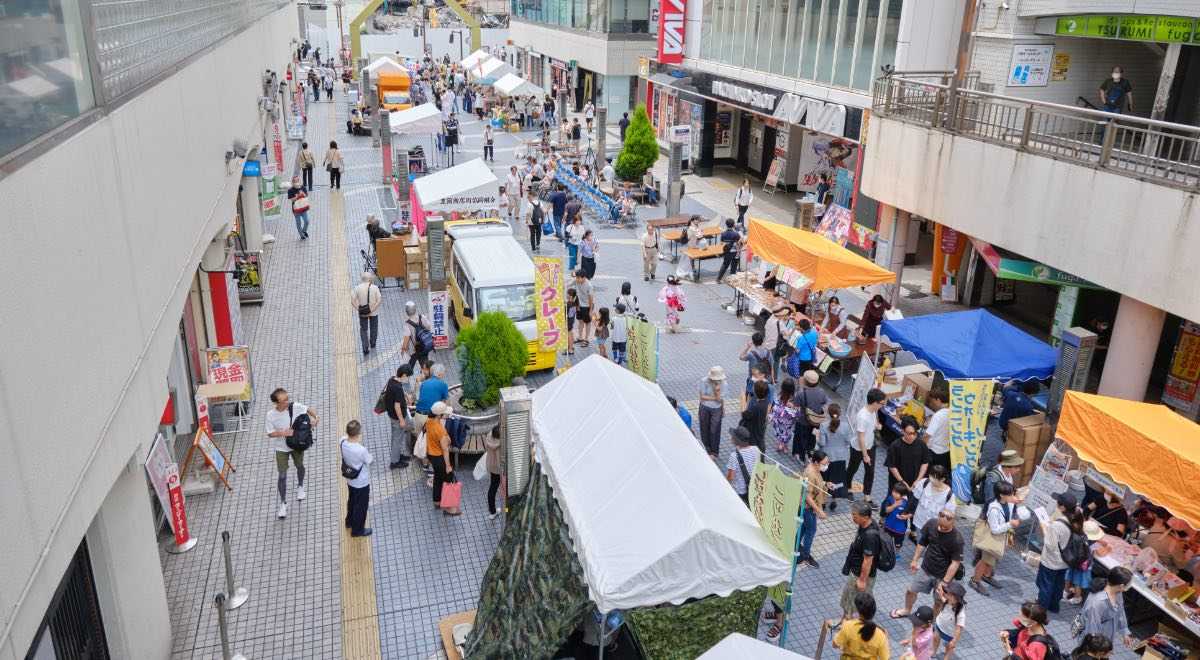 鶴見駅西口オープンカフェ