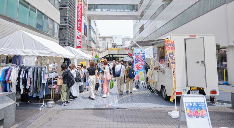 鶴見駅西口オープンカフェ